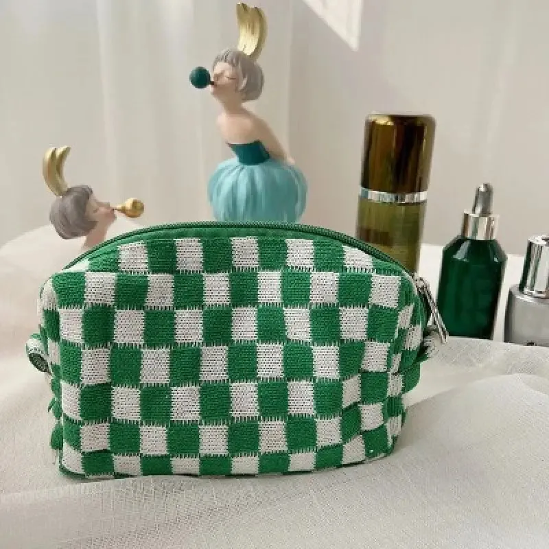 Checkered Pattern Zipper Makeup Bag